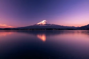 Zelfklevend Fotobehang Mount Fuji bij kawaguchiko Fujiyoshida, Japan. © SP56
