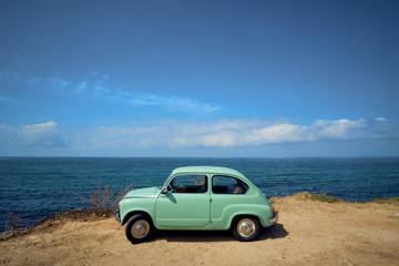 Fototapeta na wymiar antique car in the coast