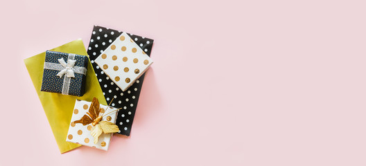 Obraz premium Top view of gift boxes in various black, white and golden designs. Flat lay, copy space. A concept of Christmas, New Year, birthday celebration event.