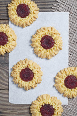 Shortbread cookies with jam
