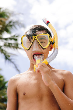 Young kid wearing snorkel mask