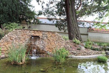 Parc public jardin de ville dans le village de Saint Jean de Bournay - D&eacute;partement Is&egrave;re - France