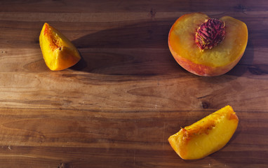 juicy slices of ripe peach