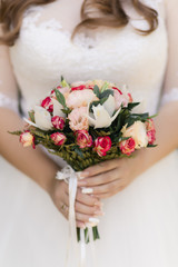 Obraz na płótnie Canvas the bride holds a beautiful wedding bouquet