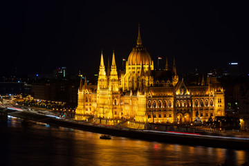 Naklejka na ściany i meble Budapest Parliament at night