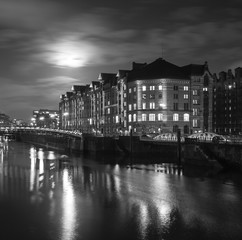 Fototapeta na wymiar Speicherstadt at night in Hamburg