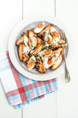 Ensaladas de papas ,panceta y huevos soft