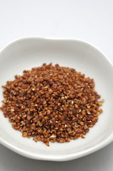 普通のそばに比べてルチンを約120倍含む韃靼そばです