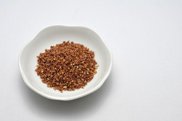 普通のそばに比べてルチンを約120倍含む韃靼そばです