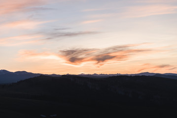 Obraz premium Sunset over the mountains in Wild Iris, Wyoming. 
