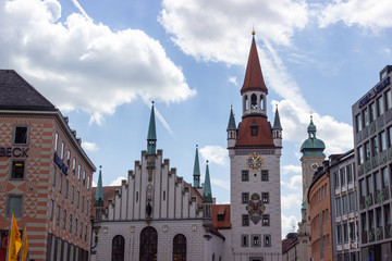 Obraz premium old city hall of munich from below, germany