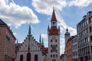 Fototapeta premium old city hall of munich from below, germany