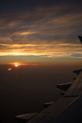 Amanecer desde un avión 