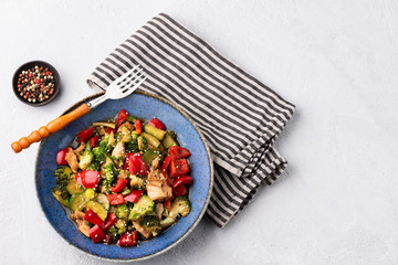  vegetable stire fried on blue plate