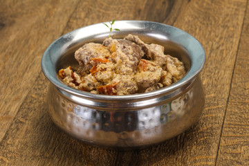 Chicken liver with cream and dry tomatoes