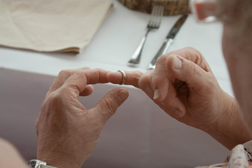 Obraz na płótnie Canvas wedding day hands rings 