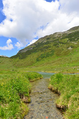 Fototapeta na wymiar Zeinisbach zwischen Vorarlberg und Tirol