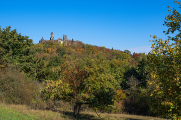 Fototapeta premium Das Schloss von Braunfels/Deutschland im Herbst