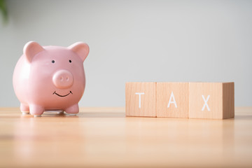 豚の貯金箱と税金