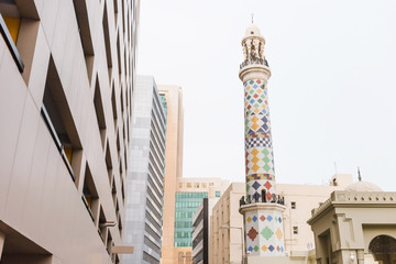 Obraz premium Minaret mosque in manama bahrain modern architecture Bahrein May 2019