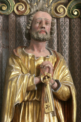Obraz premium Saint Peter, statue on the main altar in the Church of Saint Mary Magdalene in Cazma, Croatia