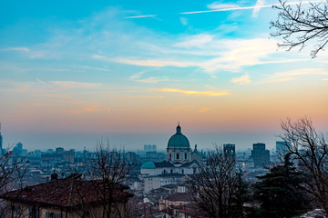 Obraz premium Cathedral at sunset
