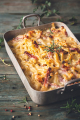 Mac and Cheese, Gratin de Macaroni au Jambon Speck et Romarin