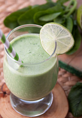 Spinach smoothie with lime