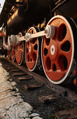 Fototapeta na wymiar red wheels of an old black locomotive