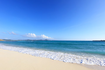 Fototapeta na wymiar 沖縄の青い海と空