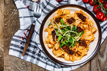 Pasta with sauce and sun-dried tomatoes 