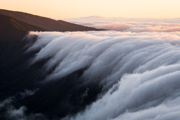 Cascade et mer de nuages Île de La Palma aux Canaries, Espagne
