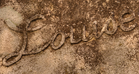 Prénom en relief sur un mur à Simiane-la-Rotonde, France