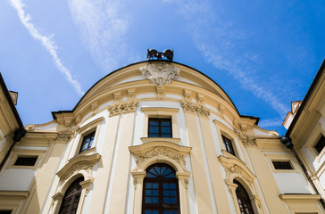Fototapeta na wymiar Castle in Slavkov with a fountain and blue sky in the background