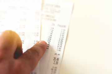Obraz premium checking a receipt by analyzing the numbers, expenses and profits.