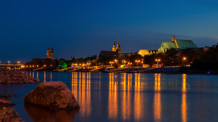 Elbpanorama Magdeburg zur blauen Stunde