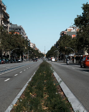 Avenida del Paral&middot;lel en Barcelona durante el verano