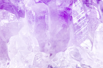 Hintergrund lila Amethyst, Makro Nahaufnahme Mineralien und Heilsteine