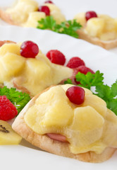 Baked toast with cheese and bacon