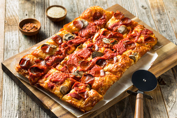 Homemade Detroit Style Pepperoni Pizza - obrazy, fototapety, plakaty