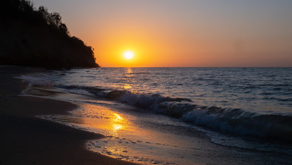 Obraz premium Sunrise over the sea morning beach