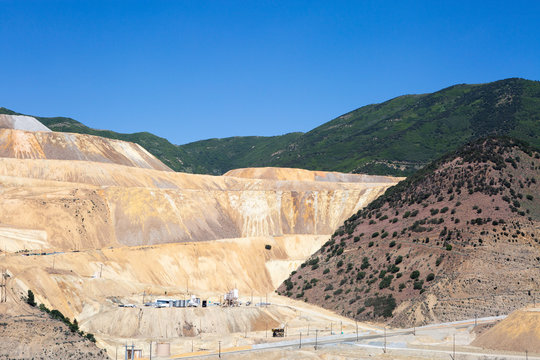 bingham canyon open pit copper mine 
