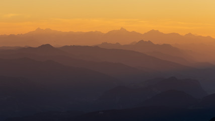 Obraz premium foggy sunset