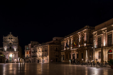 Fototapeta na wymiar Night view of the main square of the island Ortigia near Syracuse city in Sicily, south Italy