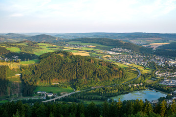 Aussicht vom Olsberg Gipfel im Sommer, Sauerland, Deutschland