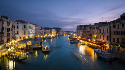 Fototapeta na wymiar Night Rialto Bridge Panorama in Venice, Italy