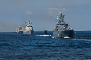 Obraz premium A line ahead of modern russian military naval battleships warships in the row, northern fleet and baltic sea fleet, summer sunny day