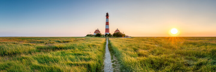 Panorama des Leuchtturms Westerheversand in Westerhever in Nordfriesland im deutschen Bundesland Schleswig-Holstein