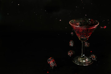 グラスの中のブラックベリー