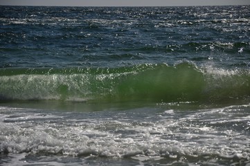 Fototapeta premium Waves breaking on shore of the sea